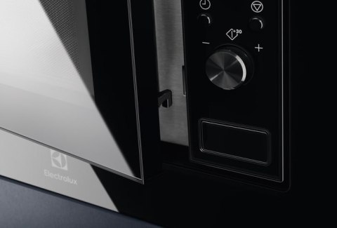 Kuchenka mikrofalowa do zabudowy ELECTROLUX 947 608 762 (700W /20L /Czarny) Kuchenka mikrofalowa do zabudowy ELECTROLUX 947 608 762 (700W /20L /Czarny)