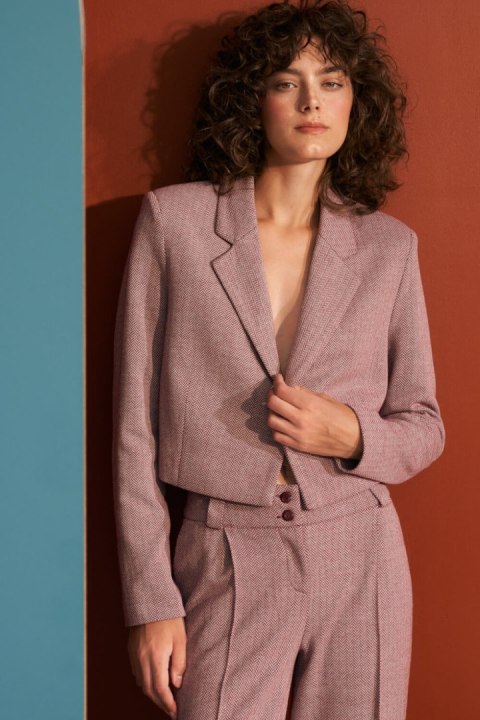 Krótki żakiet w bordową jodełkę Z52 Bordo - Nife - 36