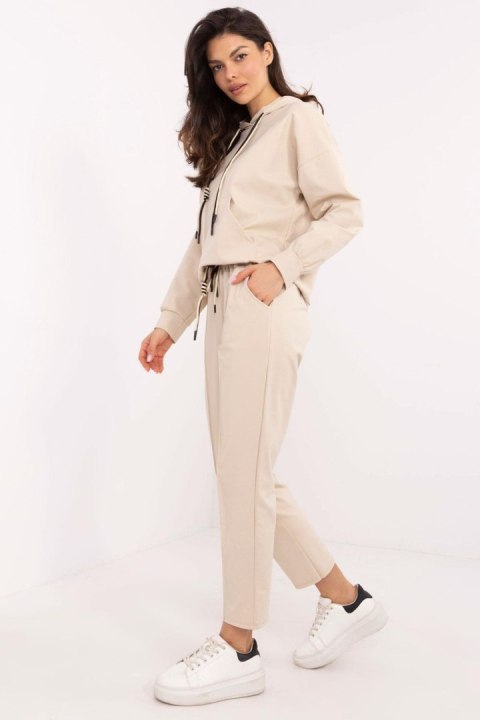 Spodnie Komplet Model MI-KMPL-M6125.58P Beige - Italy Moda - uniwersalny Spodnie Komplet Model MI-KMPL-M6125.58P Beige - Italy Moda - uniwersalny