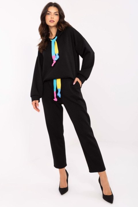 Spodnie Komplet Model DHJ-KMPL-20335.44 Black - Italy Moda - uniwersalny Spodnie Komplet Model DHJ-KMPL-20335.44 Black - Italy Moda - uniwersalny
