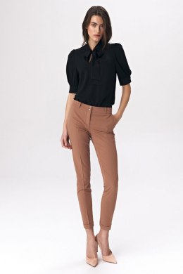 Elegancka czarna bluzka z wiązaniem na dekolcie B107 Black - Nife - 38
