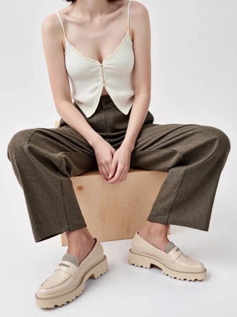 Damskie Lakierowane Mokasyny LUCENTE BEIGE - 38 Damskie Lakierowane Mokasyny LUCENTE BEIGE - 38