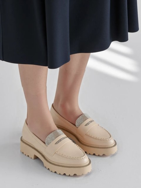 Damskie Lakierowane Mokasyny LUCENTE BEIGE - 39 Damskie Lakierowane Mokasyny LUCENTE BEIGE - 39