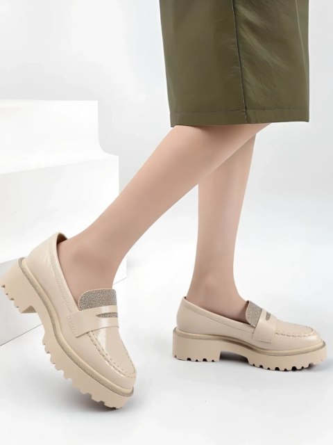 Damskie Lakierowane Mokasyny LUCENTE BEIGE - 37 Damskie Lakierowane Mokasyny LUCENTE BEIGE - 37
