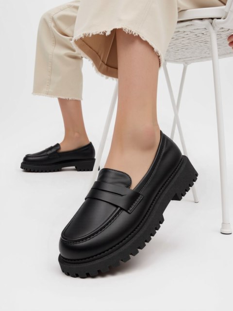 Damskie Mokasyny LAURA BLACK - Minimalistyczna Elegancja z Masywną Podeszwą - 37 Damskie Mokasyny LAURA BLACK - Minimalistyczna Elegancja z Masywną Podeszwą - 37
