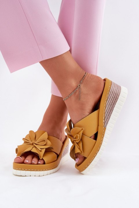 Sandał Klapki Model Artiker 52C0504 Yellow - Step in style - 39 Sandał Klapki Model Artiker 52C0504 Yellow - Step in style - 39