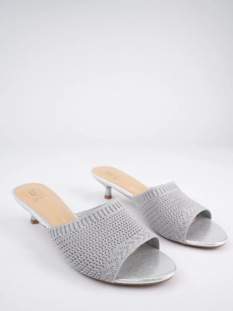 Eleganckie Klapki Miejskie Srebrne - 38