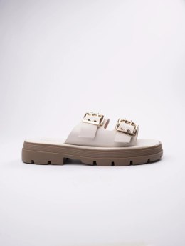 Klapki na platformie z metalowymi klamrami w kolorze Beige - 38