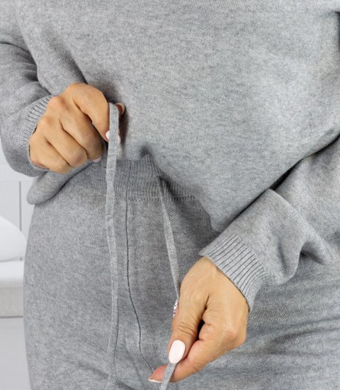 Dzianinowy zestaw dresowy z luźną bluzą i spodniami MARBELLA (Szary)