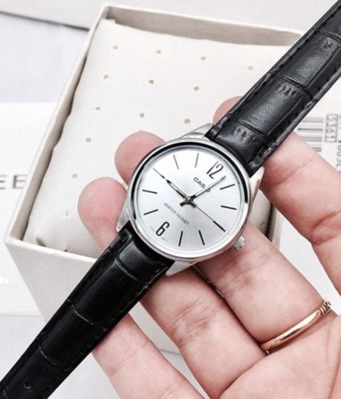 ZEGAREK DAMSKI CASIO LTP-V005L 7BUDF (zd582c) + BOX ZEGAREK DAMSKI CASIO LTP-V005L 7BUDF (zd582c) + BOX