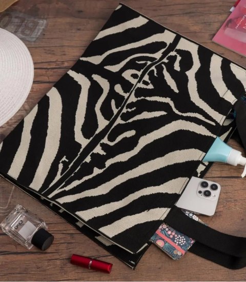 Torba shopper wzorzysta duża kolorowa na ramię z zamkiem (Biały || Wielokolorowy || Czarny)