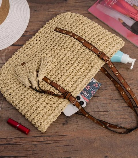 Stylowa torebka boho z ozdobnymi ćwiekami i frędzlami (Beżowy) Stylowa torebka boho z ozdobnymi ćwiekami i frędzlami (Beżowy)