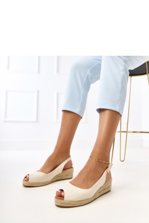 Sandały Model Nevarez E5579 Beige - PRIMO - 38