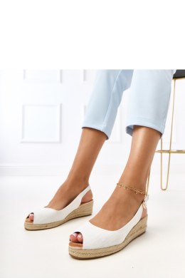 Sandały Model Nevarez E5579 White - PRIMO - 38