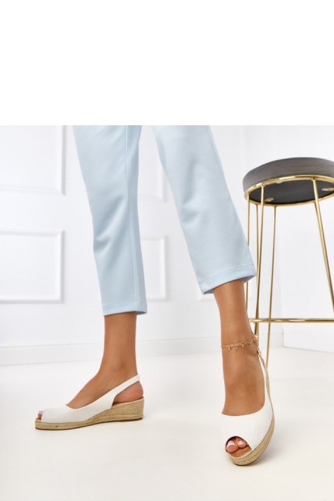 Sandały Model Nevarez E5579 White - PRIMO - 38 Sandały Model Nevarez E5579 White - PRIMO - 38