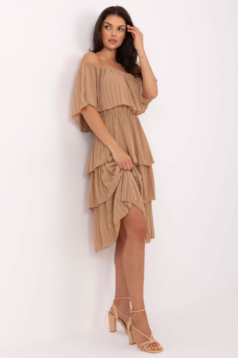 Sukienka Model TW-SK-BI-2120.69 Camel - Och Bella - uniwersalny Sukienka Model TW-SK-BI-2120.69 Camel - Och Bella - uniwersalny