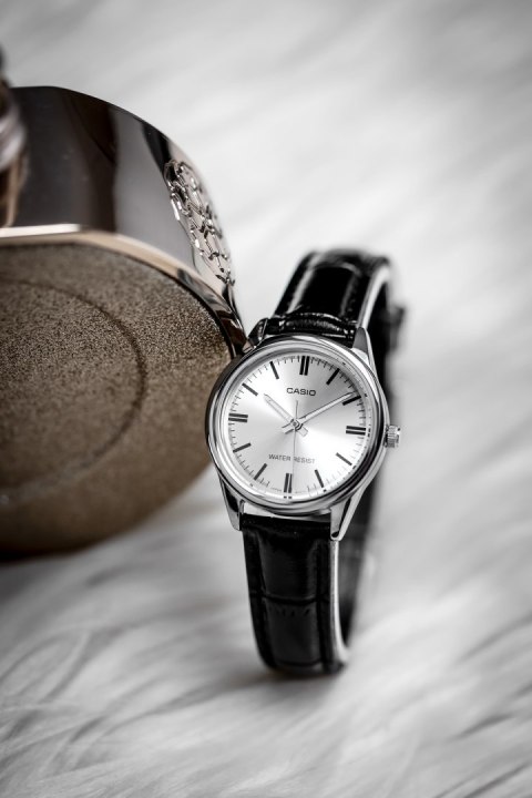 Zegarek Damski Casio Collection LTP-V005L- 7A (zd582g) + BOX Zegarek Damski Casio Collection LTP-V005L- 7A (zd582g) + BOX