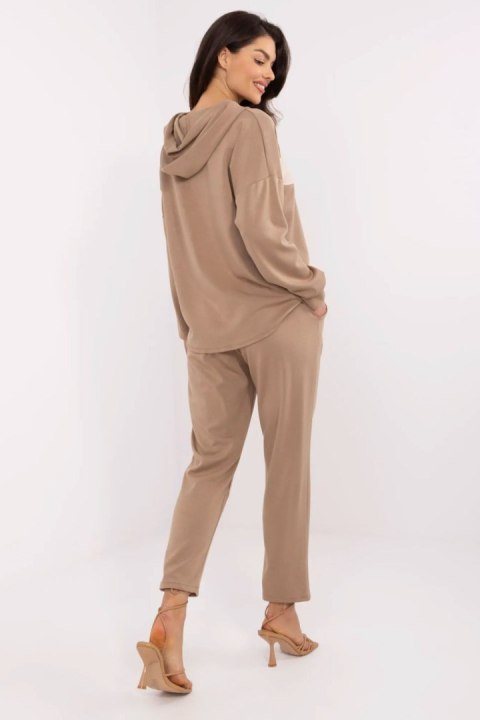 Spodnie Komplet Model MI-KMPL-M61431.68P Dark Beige - Italy Moda - uniwersalny Spodnie Komplet Model MI-KMPL-M61431.68P Dark Beige - Italy Moda - uniwersalny