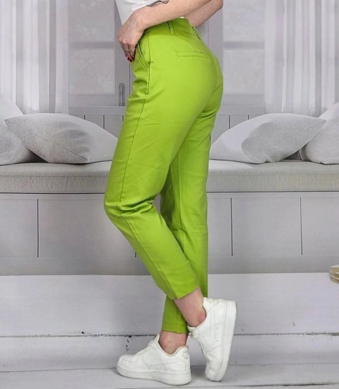 Damskie eleganckie spodnie kolorowe cygaretki VALERIA (Zielony) Damskie eleganckie spodnie kolorowe cygaretki VALERIA (Zielony)