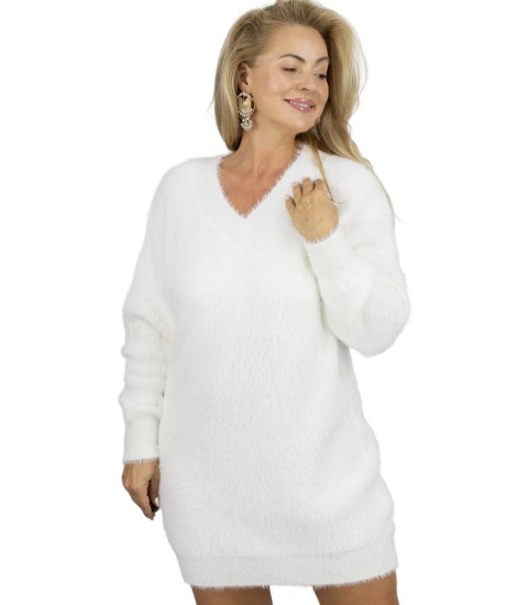 Puszysty sweter sukienka dzianinowa dekolt w serek FUZZYVIBE (Biały)