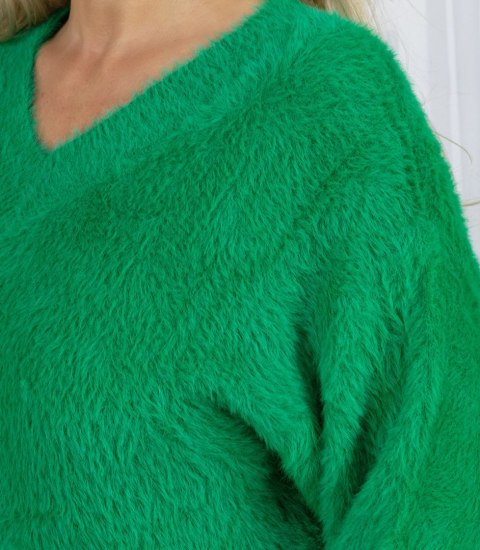 Puszysty sweter sukienka dzianinowa dekolt w serek FUZZYVIBE (Zielony)