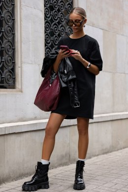 Sukienka Model Sella 378 Black - IVON - uniwersalny