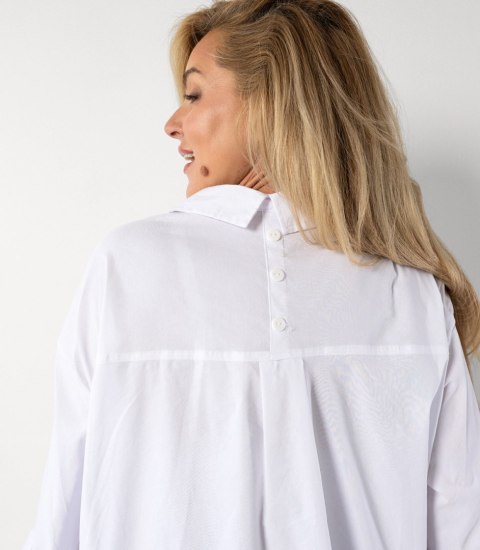 Długa klasyczna koszula z ozdobnym tyłem CLAUDIA (Biały)