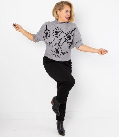 Elegancki sweter nietoperz z półgolfem i haftem ABSTRACT BLOOM (Szary)