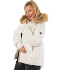 Pikowana kurtka zimowa z kapturem ozdobionym futerkiem ARIA PUFF (Biały)