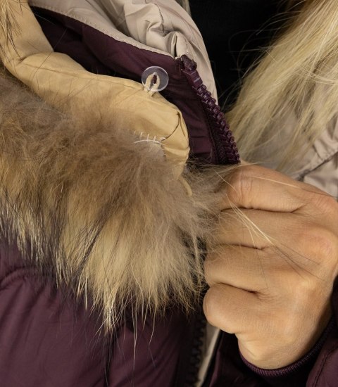 Ciepła kurtka zimowa z ozdobnymi pomponami SHAKIRA (Czerwony)