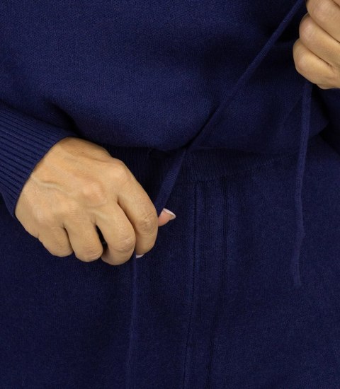 Dzianinowy zestaw bluzka ze stójką i rozszerzane spodnie KAMILLA (Niebieski)