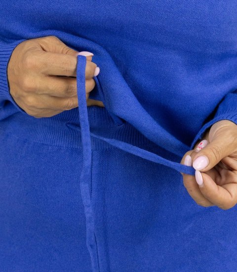 Dzianinowy zestaw bluzka ze stójką i rozszerzane spodnie KAMILLA (Niebieski)