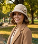 Kapelusz damski cloche naszywka kwiat (Beżowy)