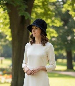 Kapelusz damski cloche naszywka kwiat (Czarny)