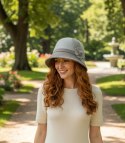 Kapelusz damski cloche naszywka kwiat (Szary)