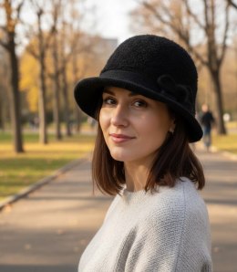 Kapelusz damski cloche z kokardą (Czarny)