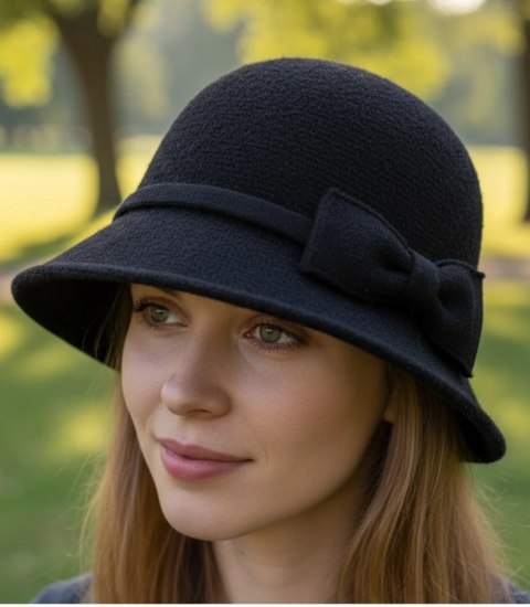 Kapelusz damski cloche z kokardą (Czarny)