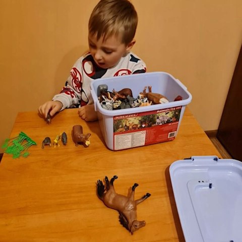 Zestaw figurek zwierząt 48 szt. farma zwierzęta dzikie safari w kuferku