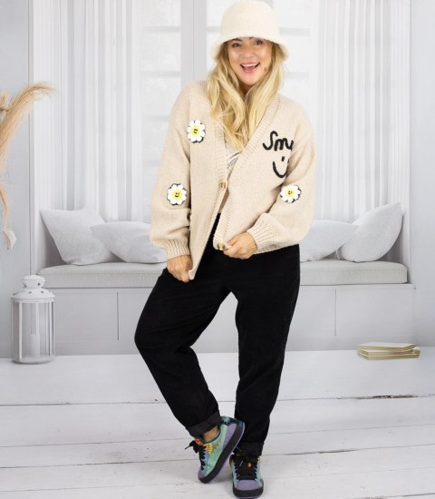 Modny kardigan sweter z naszywkami na guziki (Beżowy)