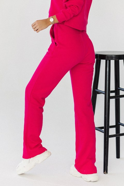 Spodnie Dresowe Model Lamia T22 Pink - IVON - M/L Spodnie Dresowe Model Lamia T22 Pink - IVON - M/L