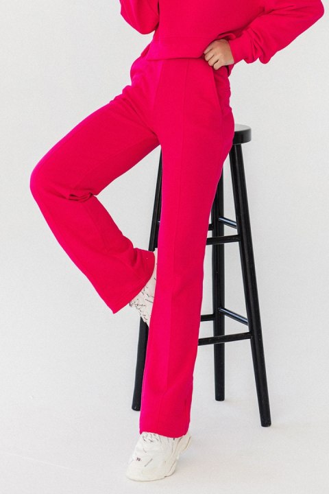 Spodnie Dresowe Model Lamia T22 Pink - IVON - XS/S Spodnie Dresowe Model Lamia T22 Pink - IVON - XS/S