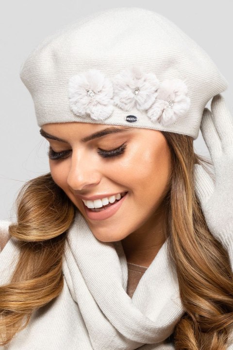 Beret Model Alaska Beige - Kamea - uniwersalny Beret Model Alaska Beige - Kamea - uniwersalny