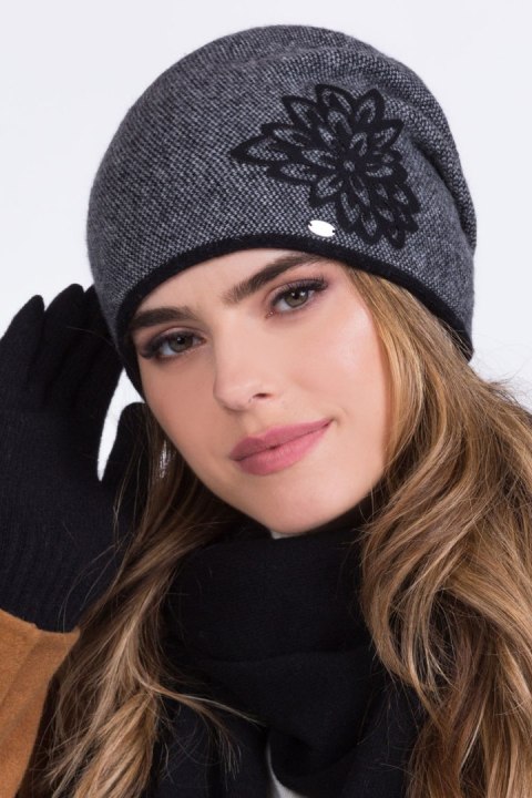 Czapka Damska Model Delta Black - Kamea - uniwersalny Czapka Damska Model Delta Black - Kamea - uniwersalny