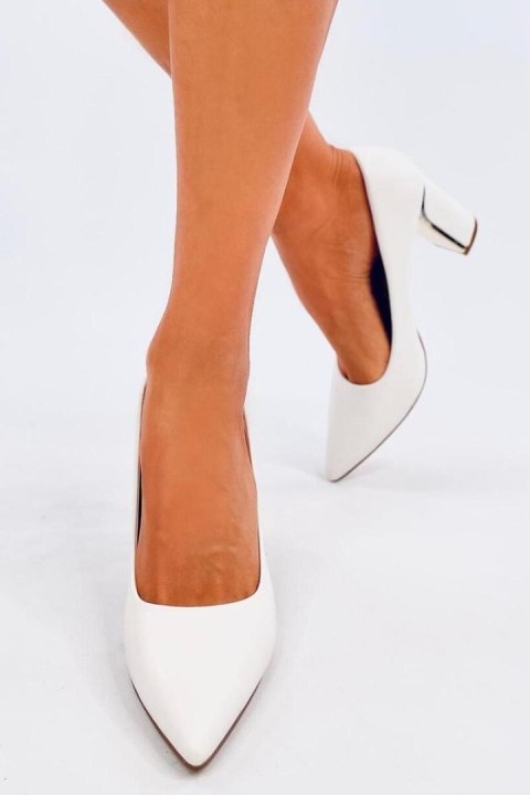 Czółenka na słupku licowe LAURENTS WHITE - Inello - 39 Czółenka na słupku licowe LAURENTS WHITE - Inello - 39