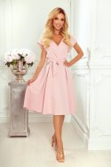 Sukienka Model Scarlett 348-1 Powder Pink - Numoco - L Sukienka Model Scarlett 348-1 Powder Pink - Numoco - L