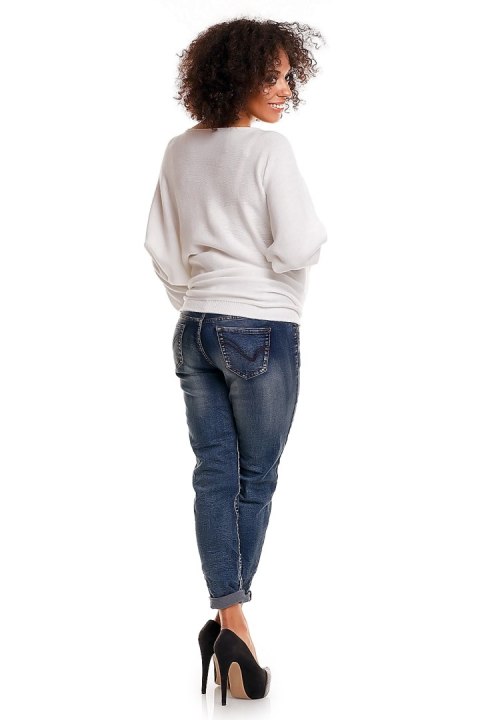 Sweter model 70003C White - PeeKaBoo - uniwersalny Sweter model 70003C White - PeeKaBoo - uniwersalny