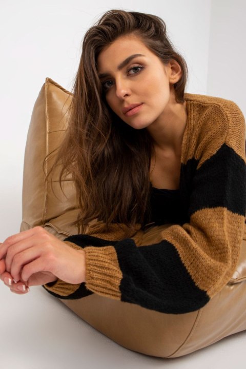 Sweter Kardigan Model TW-SW-BI-M3022.29X Camel - Och Bella - uniwersalny Sweter Kardigan Model TW-SW-BI-M3022.29X Camel - Och Bella - uniwersalny