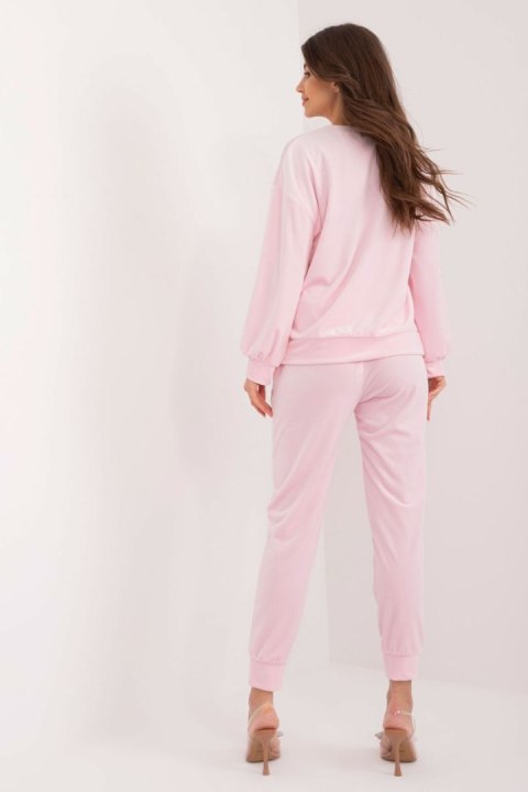 Spodnie Komplet Model DHJ-KMPL-8850.68 Light Pink - Italy Moda - uniwersalny Spodnie Komplet Model DHJ-KMPL-8850.68 Light Pink - Italy Moda - uniwersalny