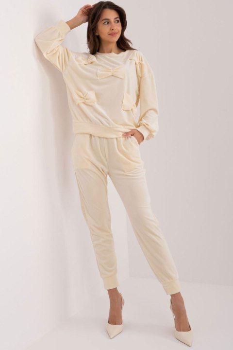 Spodnie Komplet Model DHJ-KMPL-8850.68 Ecru - Italy Moda - uniwersalny Spodnie Komplet Model DHJ-KMPL-8850.68 Ecru - Italy Moda - uniwersalny