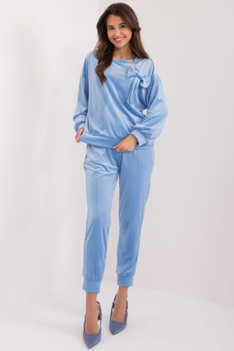 Spodnie Komplet Model DHJ-KMPL-8870.59 Light Blue - Italy Moda - uniwersalny Spodnie Komplet Model DHJ-KMPL-8870.59 Light Blue - Italy Moda - uniwersalny